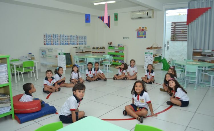 A Escola Recanto do Pequeno Príncipe, que tem como missão “EDUCAR PARA A PAZ”, trabalha na perspectiva de levar o aluno a se descobrir como ser atuante dentro da sociedade em que está inserido, por isso a busca constante por textos relevantes e que tratem do que é real e atual se faz necessário dentro das salas de aula, desde as turmas menores.