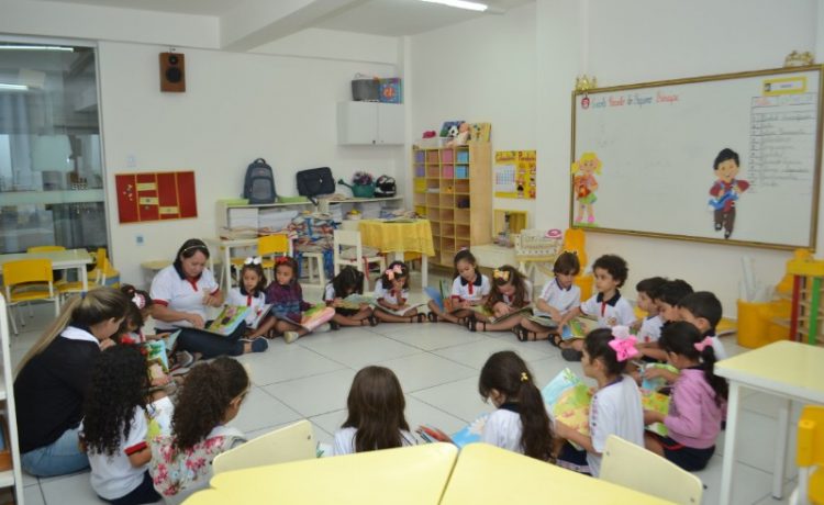 A Escola Recanto do Pequeno Príncipe, que tem como missão “EDUCAR PARA A PAZ”, trabalha na perspectiva de levar o aluno a se descobrir como ser atuante dentro da sociedade em que está inserido, por isso a busca constante por textos relevantes e que tratem do que é real e atual se faz necessário dentro das salas de aula, desde as turmas menores.