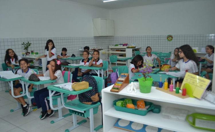 A Escola Recanto do Pequeno Príncipe, que tem como missão “EDUCAR PARA A PAZ”, trabalha na perspectiva de levar o aluno a se descobrir como ser atuante dentro da sociedade em que está inserido, por isso a busca constante por textos relevantes e que tratem do que é real e atual se faz necessário dentro das salas de aula, desde as turmas menores.