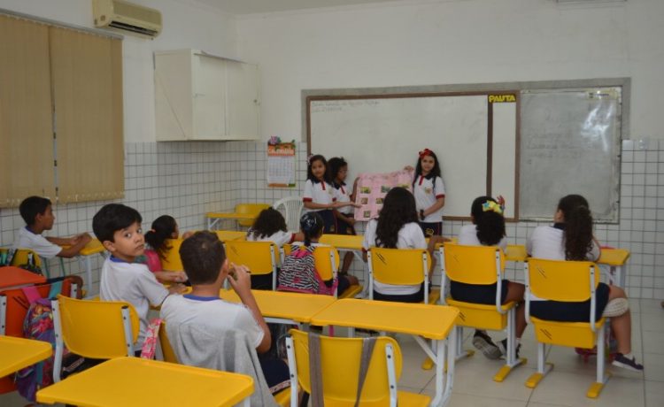 A Escola Recanto do Pequeno Príncipe, que tem como missão “EDUCAR PARA A PAZ”, trabalha na perspectiva de levar o aluno a se descobrir como ser atuante dentro da sociedade em que está inserido, por isso a busca constante por textos relevantes e que tratem do que é real e atual se faz necessário dentro das salas de aula, desde as turmas menores.