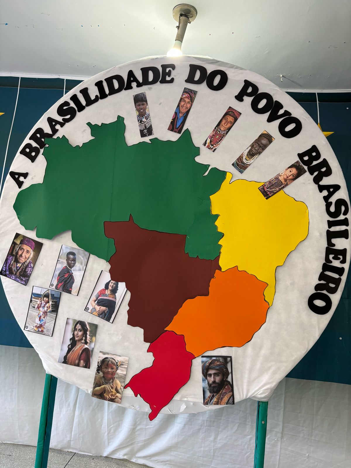 A turma do 4° ano, das tias Laísa, Jairce, Francilene e Cleide deram uma verdadeira aula de multiculturalidade e miscigenação, encantando a todos com informações bastante pertinentes sobre as regiões […]