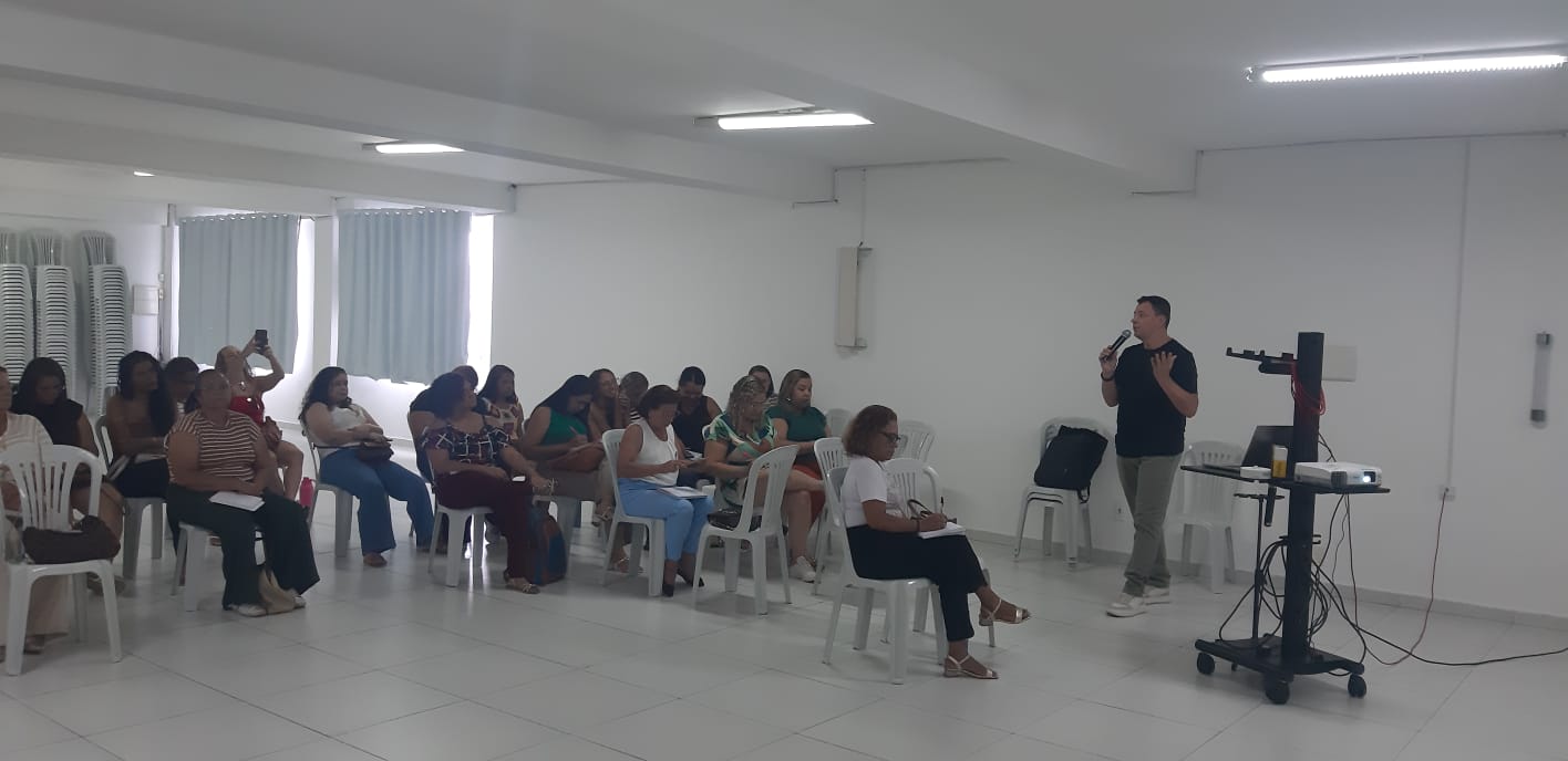 A Escola Recanto do Pequeno Príncipe realizou no final de março uma imersão em Montessori com o formador e consultor da escola, senhor Sérgio Murilo Portela, que trouxe para a […]