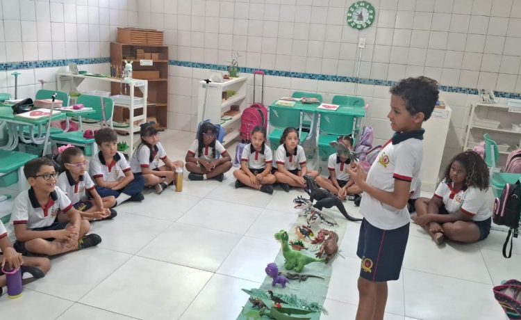 Aula especial sobre Animais pré-históricos, dinossauros no 2º ano C